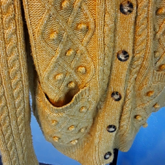 Cupcakes and Cashmere new acrylic sweater - Picture 2 of 5